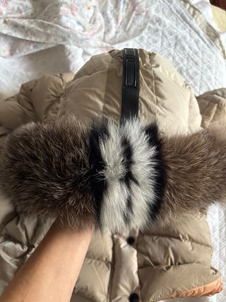 Abrigo Dichi beige y blanco con capucha