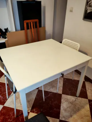 Mesa comedor extensible + 2 sillas