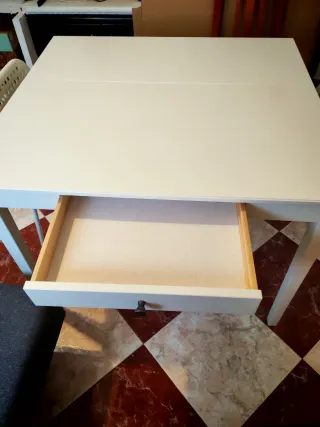 Mesa comedor extensible + 2 sillas