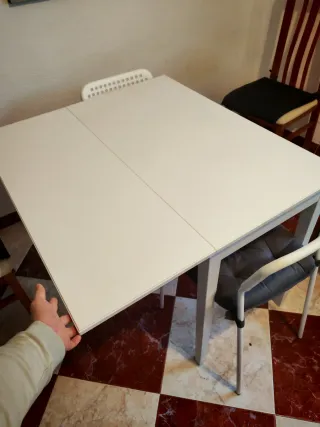Mesa comedor extensible + 2 sillas