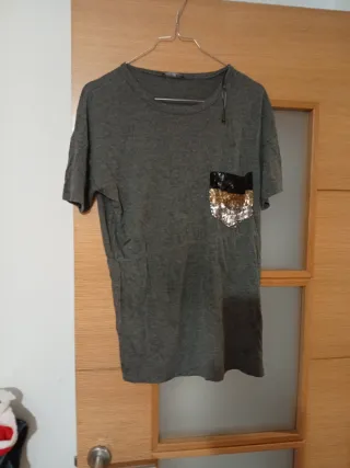Blusa Zara gris con bolsillo lentejuelas