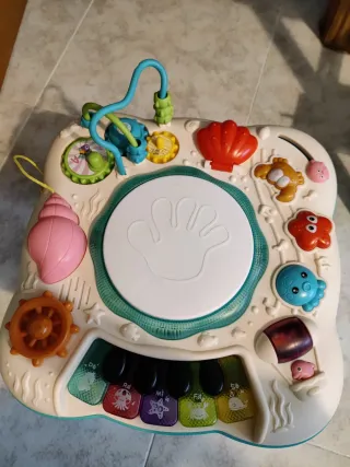 Mesa de actividades musical para bebés