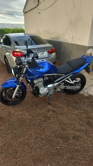 Suzuki Bandit 650 Azul