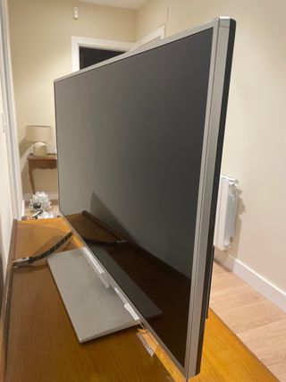 Televisión Panasonic Plata. Cable HDMI incluido.