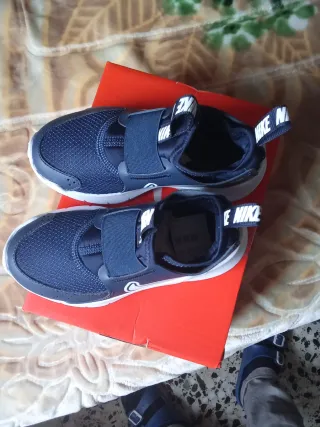 Zapatillas Nike niño talla 27.5 nuevas