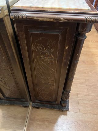 Cómoda antigua de madera y mármol