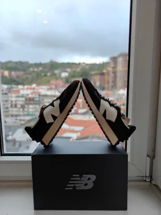 Zapatillas New Balance 327 Marrón/Blanco