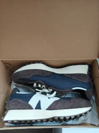 Zapatillas New Balance 327 Marrón/Blanco