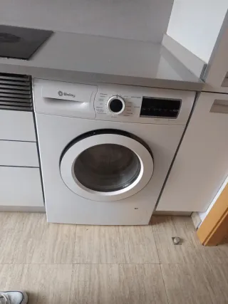 Armario,colchones y canapé,lavadora,nevera