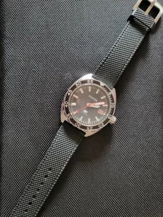 Reloj Fossil Diver Negro y Plateado.