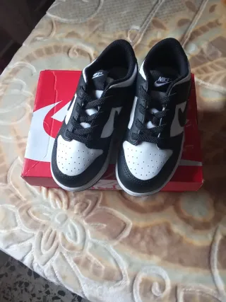 Zapatillas Nike niño talla 26 nuevas