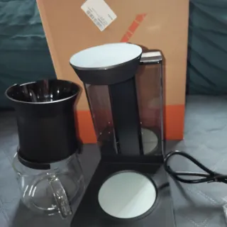 Cafetera de goteo negra