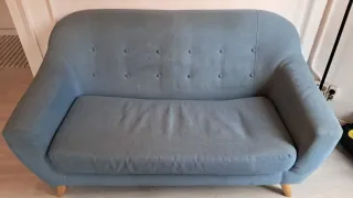 Sofá de tela azul y gris