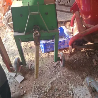 Peladora de Almendras