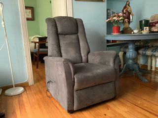 Sillón elevador eléctrico gris