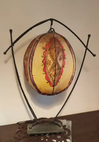 Lámpara moruna artesanal de cuero y metal