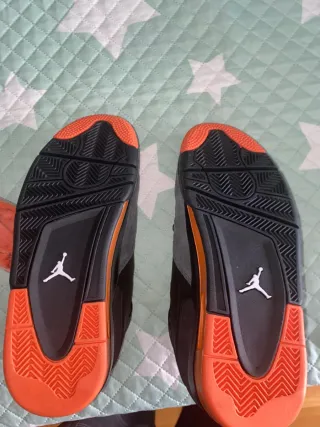Zapatillas Jordan 4RM Negras y Naranjas