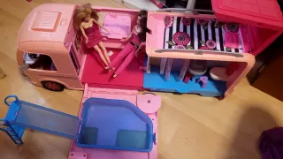 Caravana Rosa Barbie con Muñecas