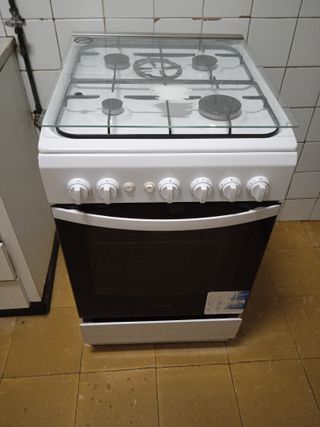 Cocina Gas Indesit 4 fuegos buen estado
