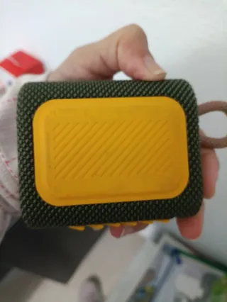 Altavoz JBL portátil