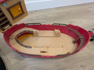 Barco de juguete rojo y beige de Playmobil