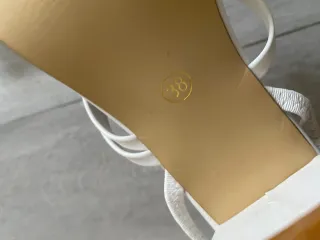 Tacones blancos de tiras