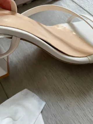 Tacones blancos de tiras