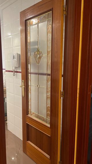 4 puertas interiores de madera y vidrio