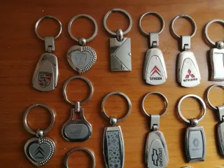 23 Porta-chaves Metálicos Marcas Automóveis