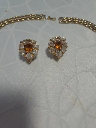 Conjunto collar y pendientes bañado en oro