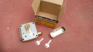 Cerradura de sobreponer 125-80 Derecha.