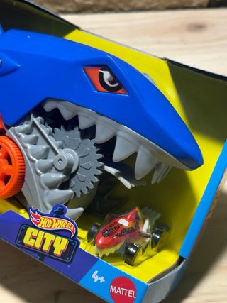 Hot Wheels Tiburón Transportador Coches