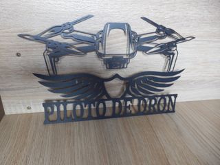 Logo Metálico Piloto de Dron Negro