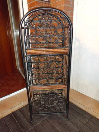Botellero de forja con puerta para 39 botellas