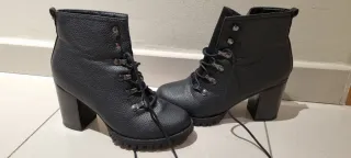 Botines negros acordonados tacón 8cm