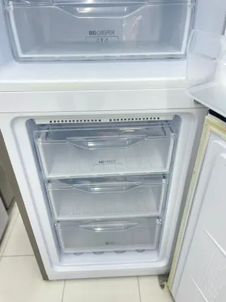 Nevera plateada Indesit Altura 1.90 con garantía