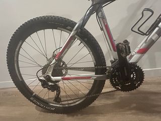 Bicicleta de Montaña Trek 6300 de 26”.
