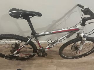 Bicicleta de Montaña Trek 6300 de 26”.