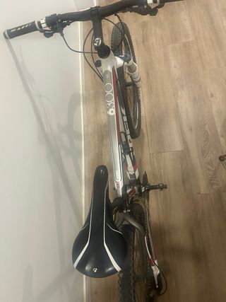 Bicicleta de Montaña Trek 6300 de 26”.