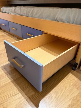 Cama nido con cajones azules