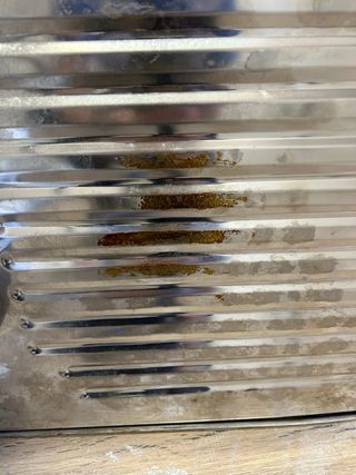 Fregadero de metal plateado