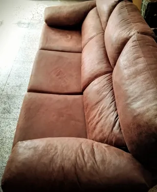 Sofá 3 plazas marrón piel cuidado