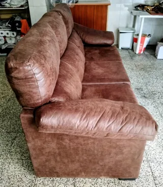 Sofá 3 plazas marrón piel cuidado
