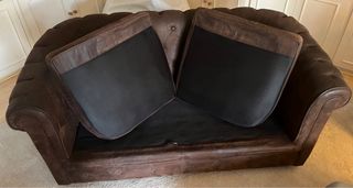 Sofá de 2 plazas de piel marrón (tipo Chester)