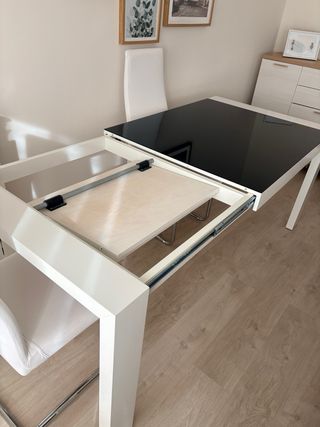 Mesa comedor extensible cristal negro y blanco