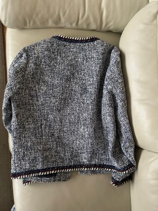 Chaqueta Zara tipo Chanel azul