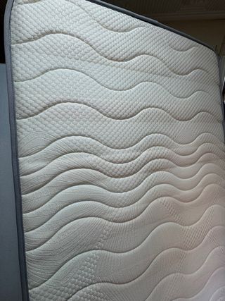 Cómoda de madera con cajones