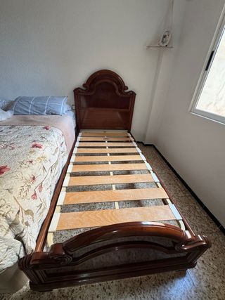 Cómoda de madera con cajones