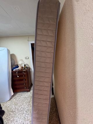 Cómoda de madera con cajones