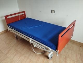 Cama articulada hospitalaria
